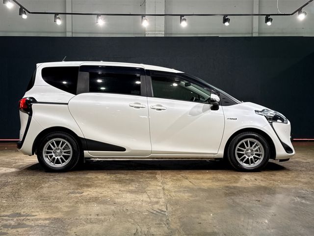 Image for 2019 Toyota Sienta 7 SEATER - HYBRID 1.5L AUTOMATIC - WELCAB EDITION - ELECTRIC POWER SLIDING DOOR - REAR CAMERA - AFTERMARKET ALLOY WHEELS