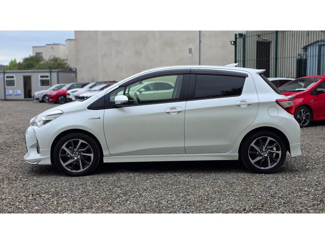 Image for 2017 Toyota Yaris Hybrid Sport 
