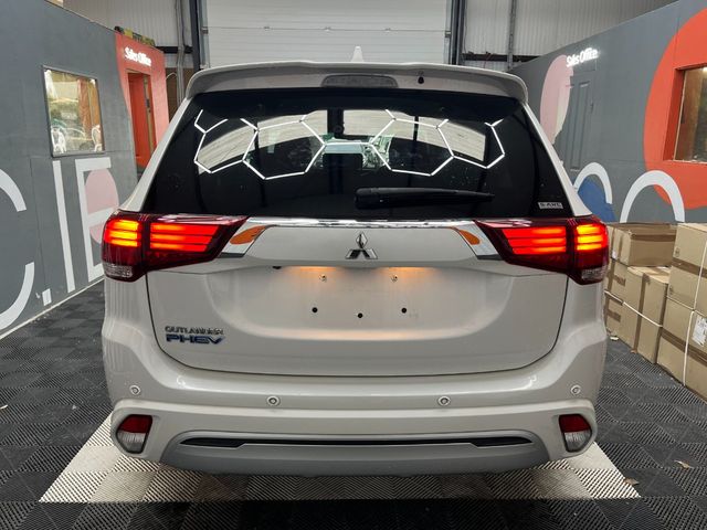 Image for 2018 Mitsubishi Outlander 2018 MITSUBISHI OUTLANDER G PLUS 2.4 AUTOMATIC / CRUISE CONTROL / PARKING CAMERA / ELECTRIC MEMORY & HEATED SEATS / PADDLE SHIFTERS AND MORE