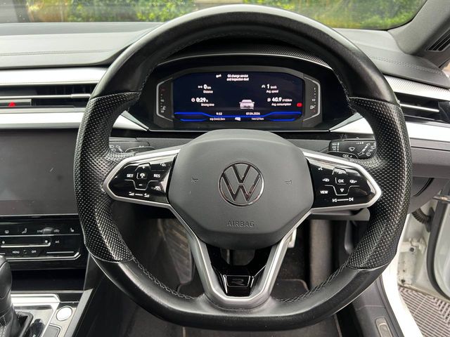 Image for 2022 Volkswagen Arteon R-LINE ESTATE 2.0 TDI // R-LINE HEATED BUCKET SEATS // HARMAN/KARDON // DIAMOND CUT R-LINE ALLOYS
