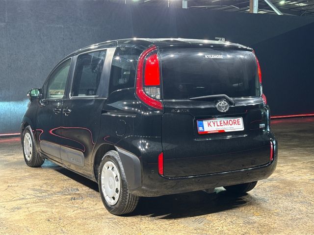 Image for 2023 Toyota Sienta 1.5 HYBRID AUTOMATIC 7 SEATER - POWER SLIDING DOORS - PUSH BUTTON STOP/START - CRUISE CONTROL - BLIND SPOT MONITORING - REAR CAMERA