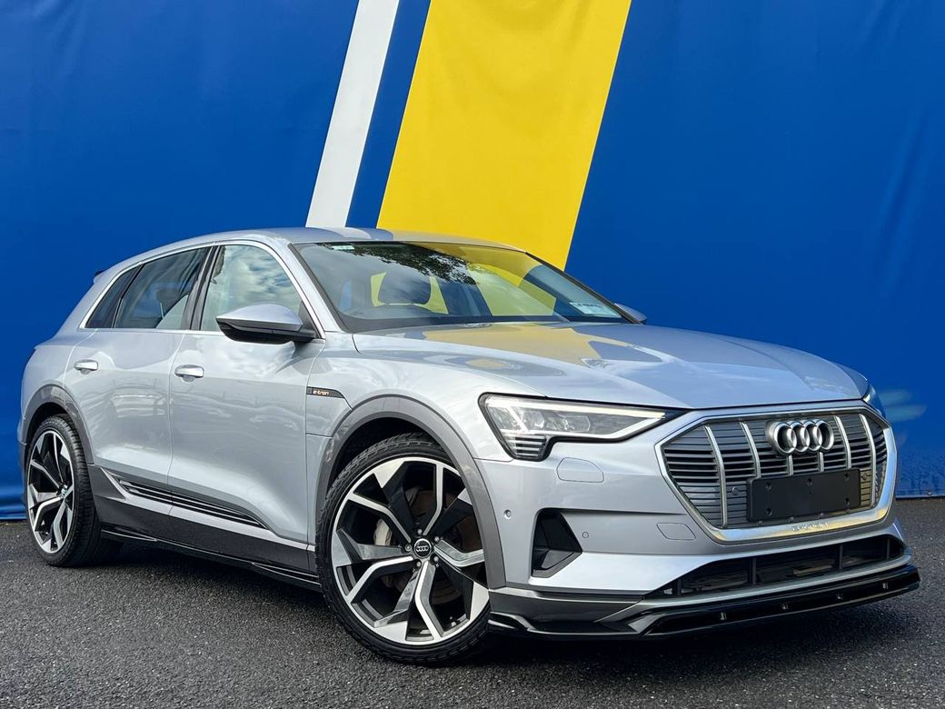 Image for 2022 Audi e-tron RS-PERFORMANCE 50 QUATTRO AUTO // NEW 22" RSQ8 ALLOYS // LEATHER POWERED & HEATED SEATS // APPLE CARPLAY/ANDROID AUTO