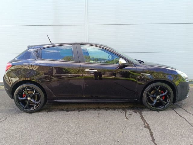 Image for 2017 Alfa Romeo Giulietta 1.6JTD 120hp Giulietta Sport Black Edition