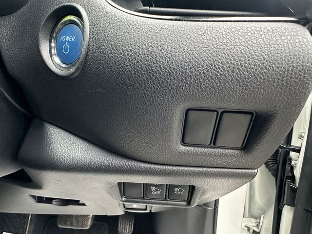 Image for 2018 Toyota C-HR 1.8 HYBRID LUNA