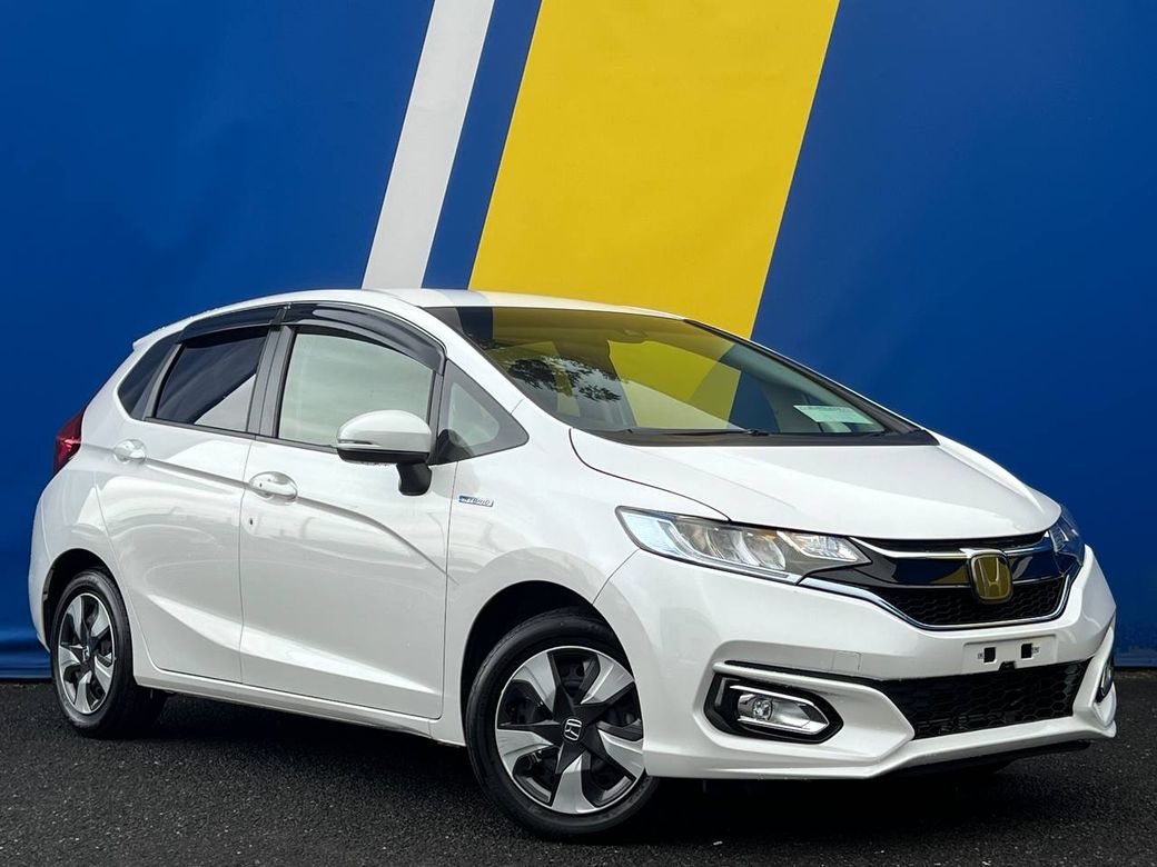 Image for 2018 Honda Fit L-SENSING 1.5 HYBRID // HALF LEATHER INTERIOR // REVERSE CAMERA // SERVICE HISTORY