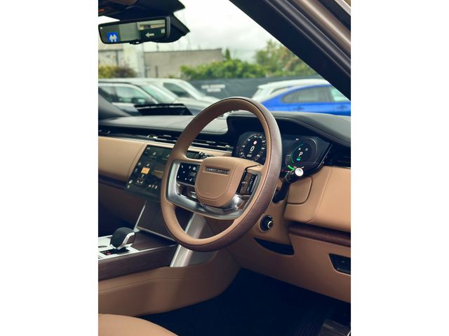 Image for 2025 Land Rover Range Rover P550 AUTOBIOGRAPHY MEGA SPEC