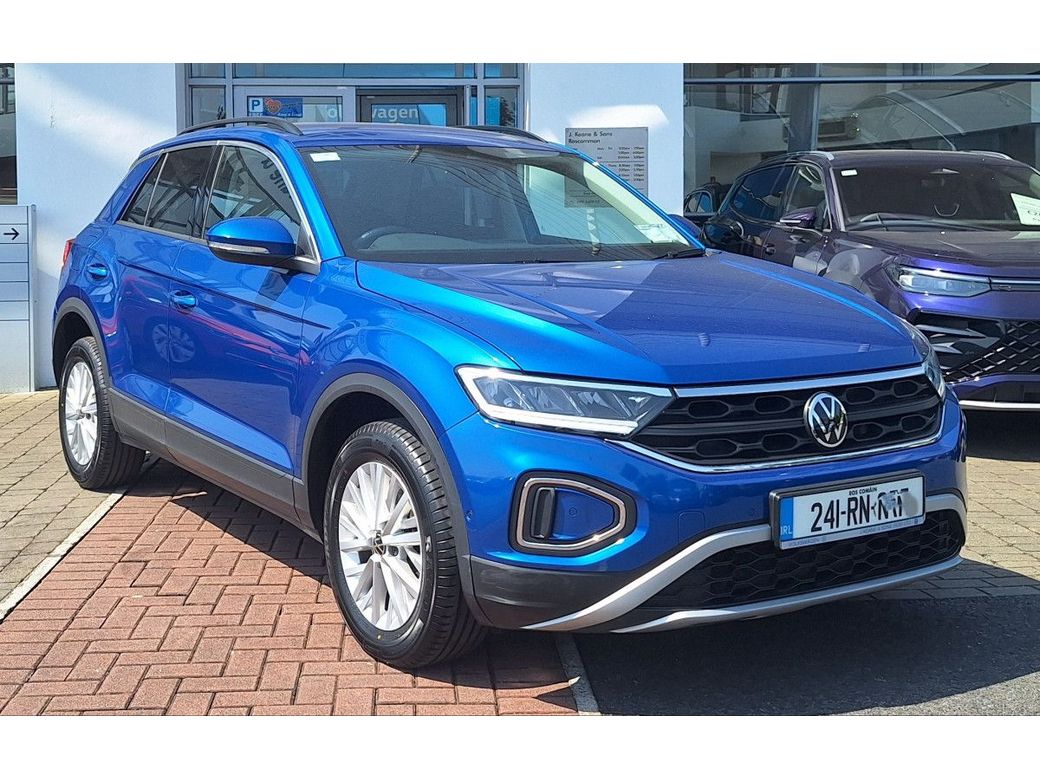 Image for 2024 Volkswagen T-Roc LIFE 2.0 TDI M6F 116HP **WINTER PACK, REAR VIEW CAMERA, APP CONNECT**