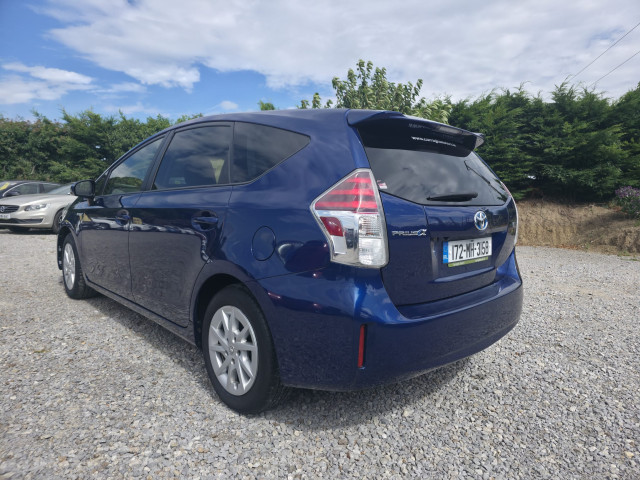 Image for 2017 Toyota Prius Alpha 