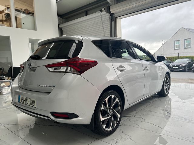 Image for 2016 Toyota Auris Hybrid Sol