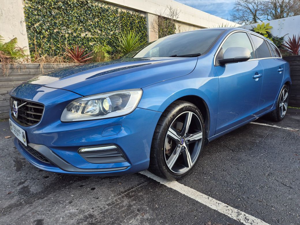 Image for 2017 Volvo V60 2.0 D4 / R-DESIGN WITH SUNROOF / TOP SPORT SPEC / TAX €270 (172 REG)