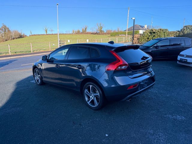 Image for 2019 Volvo V40 2.0 D4 SE LUXURY PLUS DIESEL AUTOMATIC // MASSIVE SPEC // HALF HEATED LEATHER // REVERSING CAMERA // CRUISE CONTROL // LANE ASSIST // COLLISION WARNING SYSTEM // UPGRADED SPORT ALLOYS