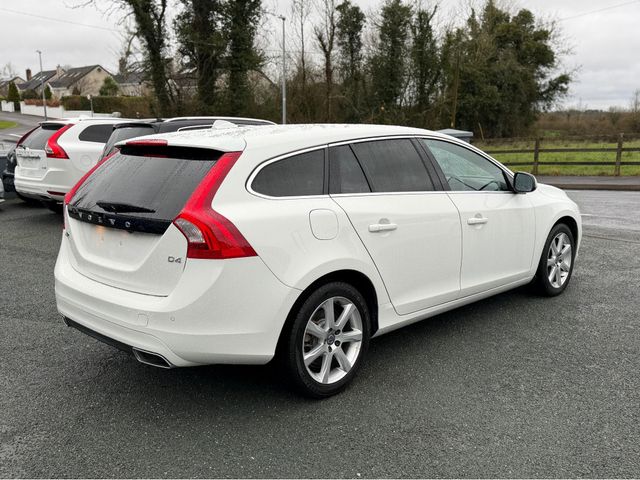 Image for 2018 Volvo V60 2.0 D4 SE LUXURY PLUS DIESEL AUTOMATIC // MASSIVE SPEC // FULL HEATED LEATHER // REVERSING CAMERA // CRUISE CONTROL // LANE ASSIST // COLLISION WARNING SYSTEM // UPGRADED SPORT ALLOYS