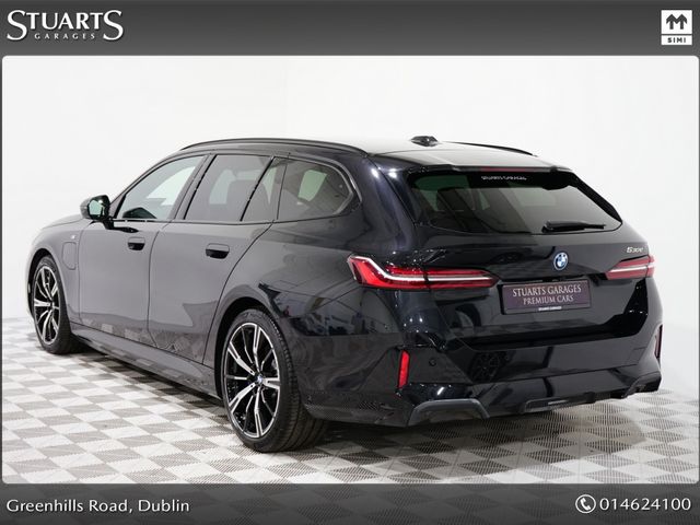 Image for 2025 BMW 5 Series COMFORT PACK, TECH PACK AND 20” ALLOYS* SAPPHAIRE BLACK METALLIC WITH IVORY VEGANZA INTERIOR.