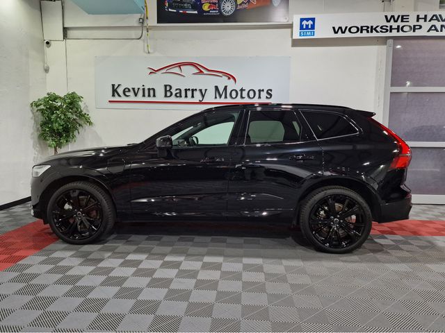Image for 2025 Volvo XC60 T6 BLACK EDITION (FACELIFT) PLUS AWD AUTOMATIC **21" ALLOYS / BLIND SPOT ASSIST / HARMAN KARDON PREMIUM SOUND / HEATED F&R SEATS / 360 DEGREE CAMERA / WIRELESS PHONE CHARGING / VOLVO WARRANTY 11/28**