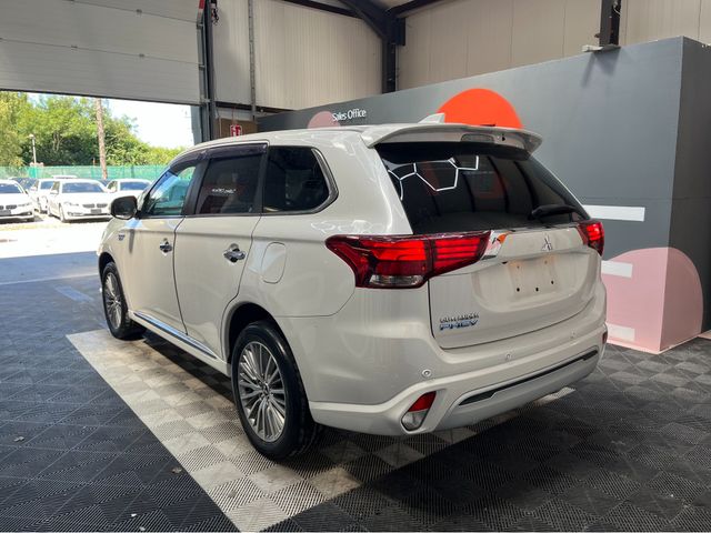 Image for 2019 Mitsubishi Outlander OUTLANDER G PREMIUM PACK / 103k KMs / HEATED SEATS + STEERING WHEEL , REVERSE CAMERA , ADAPTIVE CRUISE & MORE
