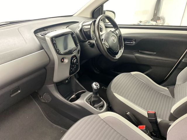 Image for 2020 Toyota Aygo 1.0 VVT-i x-play Smartphone