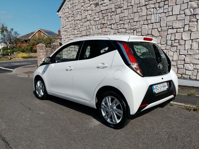 Image for 2015 Toyota Aygo 1.0 5DR X-play 4DR
