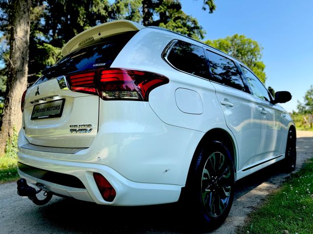 Image for 2017 Mitsubishi Outlander 2.0 GX5H PHEV * TOP SPEC * LOW KMS *