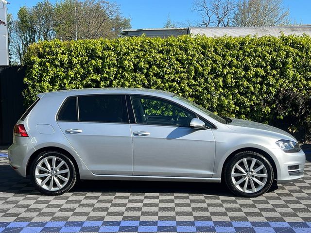 Image for 2016 Volkswagen Golf HIGHLINE 1.4 TSI // VERY LOW MILEAGE // REVERSE CAMERA // DUAL ZONE CLIMATE CONTROL