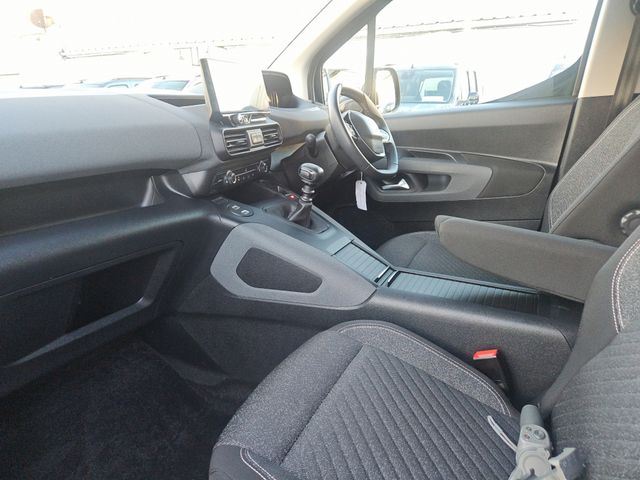 Image for 2024 Peugeot Rifter New Model Wheelchair Access