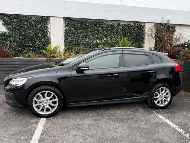 Image for 2019 Volvo V40 2.0 D4 AUTO / CROSS COUNTRY / MOMENTUM SPEC / LOW MILEAGE / TAX €190 