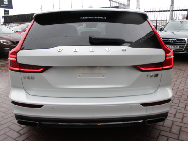 Image for 2020 Volvo V60 2020 VOLVO V60// PHEV T6 340 HP R-DESIGN AUTO AWD