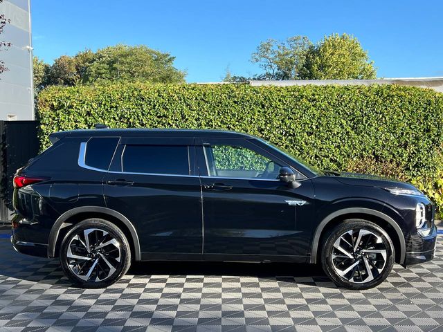 Image for 2022 Mitsubishi Outlander 7-SEATER 2.4 HYBRID AUTO // FULL SERVICE HISTORY // MASSAGE SEATS // HEADS-UP DISPLAY
