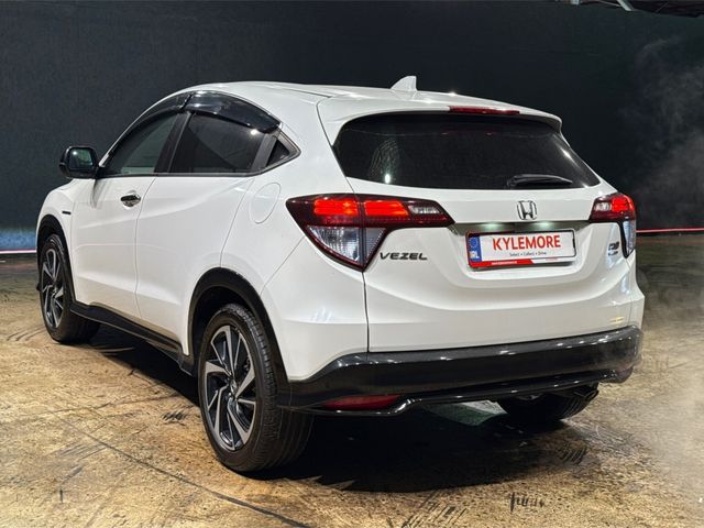 Image for 2017 Honda Vezel RS EDITION - BLACK HALF LEATHER SEATS - PADDLE SHIFT - CRUISE CONTROL - REAR CAMERA - FACTORY ALLOYS - HEATED SEATS