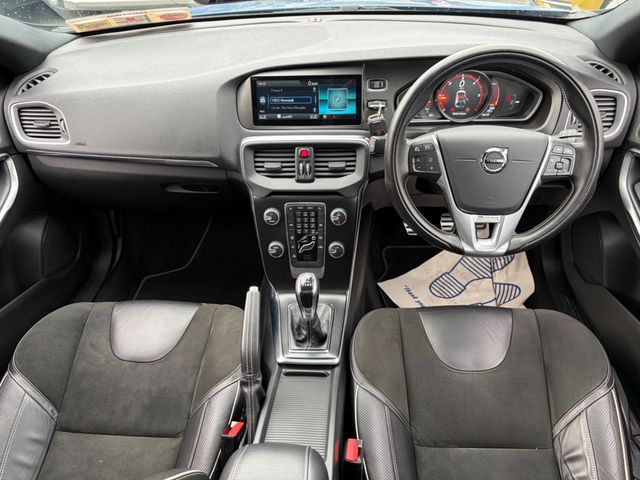 Image for 2016 Volvo V40 2014 VOLVO V40 2.0D4 R DESIGN PAN ROOF