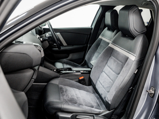 Image for 2024 Citroen C4 ë-Series 50kWh Auto 136HP