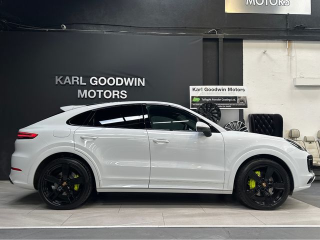 Image for 2023 Porsche Cayenne E-HYBRID COUPE V6 