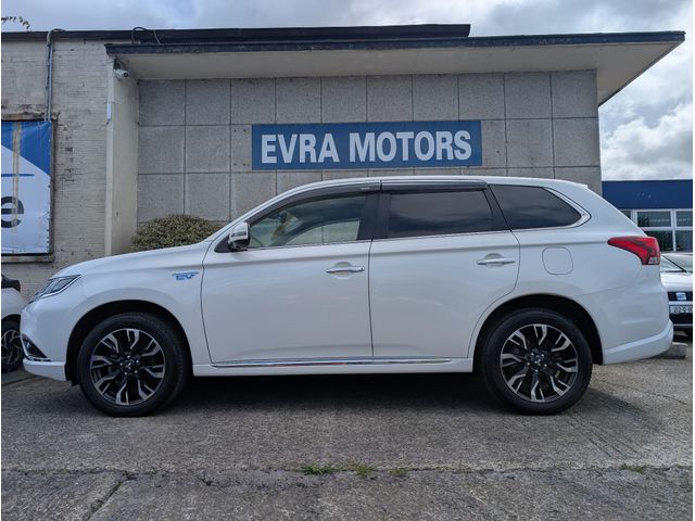 Image for 2015 Mitsubishi Outlander G PREMIUM 4WD HYBRID PHEV AUTOMATIC //HIGH SPEC//FULL LEATHER HEATED SEATS//HEATED STEERING WHEEL//REVERSE CAMERA//ROCKFORD SOUND SYSTEM//KEYLESS ENTRY//