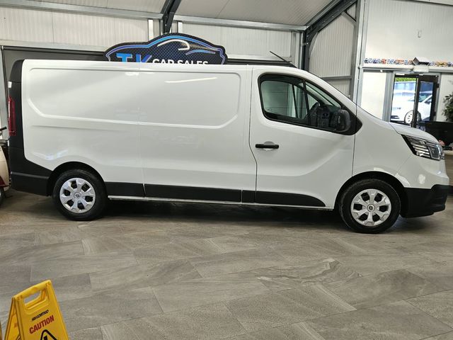 Image for 2023 Renault Trafic 
