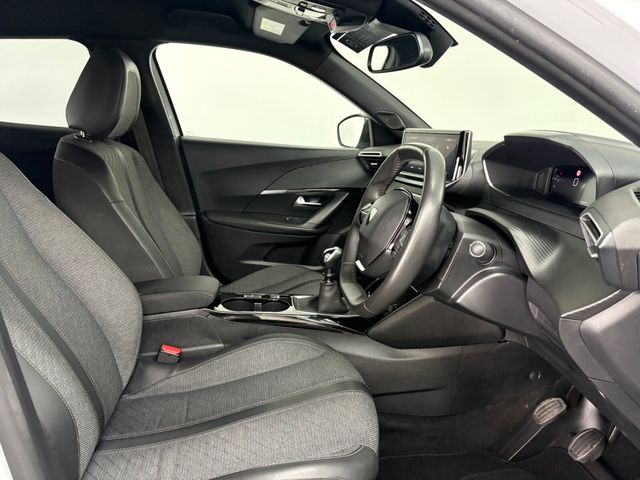Image for 2024 Peugeot 2008 1.2 Puretech 100bhp Allure