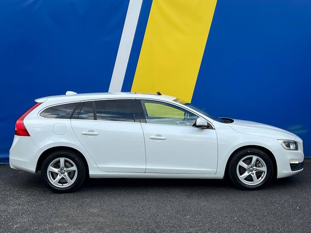 Image for 2018 Volvo V60 D4 CLASSIC 2.0 D AUTO // OPENING SUNROOF // LEATHER POWERED HEATED SEATS // DIGITAL CLUSTER 