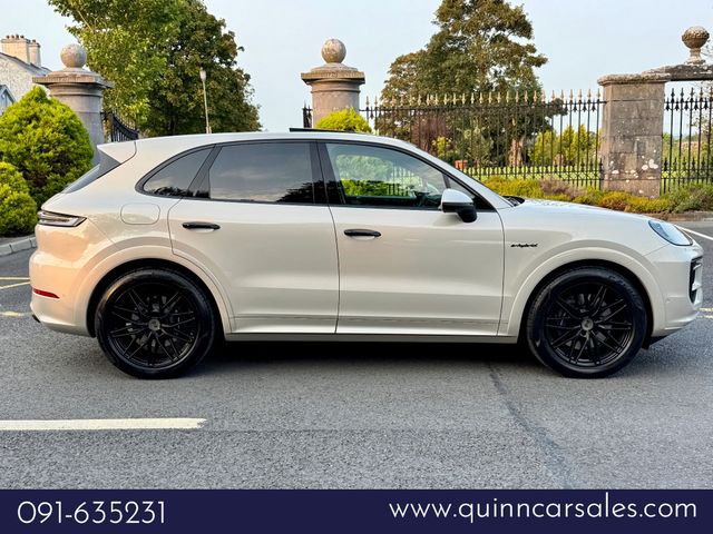 Image for 2025 Porsche Cayenne 3.0 V6 E-HYBRID AUTO==BIG SPEC==SPORTS DESIGN PACK==