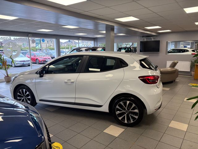Image for 2023 Renault Clio Equilibre TCE 90 MY22.5 5DR