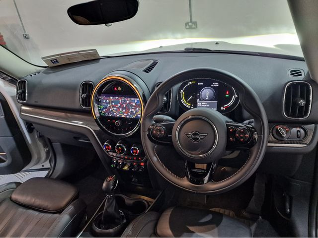 Image for 2021 Mini Countryman S E ALL4 EXCLUSIVE (PLUG IN HYBRID) AUTOMATIC **ONE OWNER / HUGE SPEC / APPLE CARPLAY / CRUISE CONTROL / FULL BLACK LEATHER / HEATED FRONT SEATS / REVERSE CAMERA / REAR TINTED GLASS**