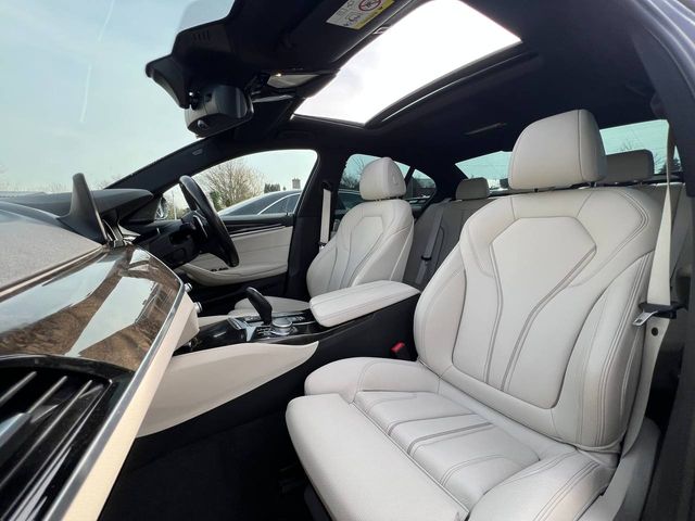 Image for 2017 BMW 5 Series 530e M-SPORT COMPETITION 2.0 PLUG-IN HYBRID AUTO // TILT & SLIDE OPENING SUNROOF // HEATED M-SPORT SEATS // HEADS-UP DISPLAY