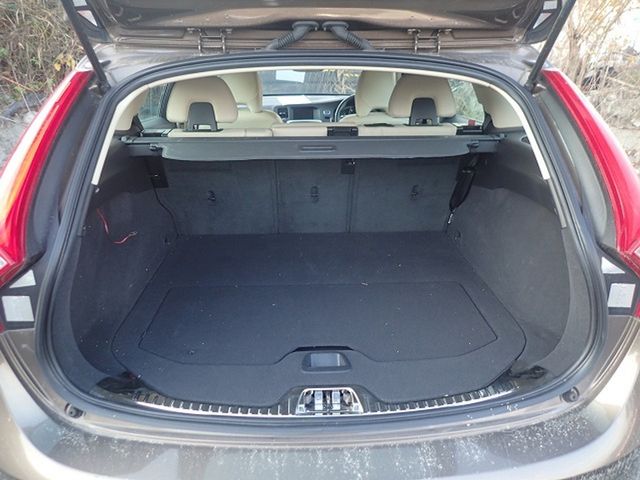 Image for 2016 Volvo V60 2.0 D4 CROSS COUNTRY DIESEL 190 BHP AUTOMATIC // FULL LEATHER ELECTRIC SEATS // REVERSING CAMERA // CRUISE CONTROL // LANE ASSIST // COLLISION WARNING SYSTEM // LOW KMS // AA APPROVED DEALER 2026