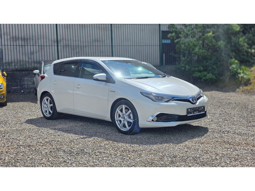 Image for 2016 Toyota Auris Hybrid 