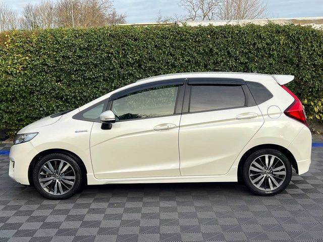 Image for 2016 Honda Fit SPORT 1.5 HYBIRD AUTO // REVERSE CAMERA // DIAMOND CUT ALLOYS // DIGITAL CLIMATE CONTROL
