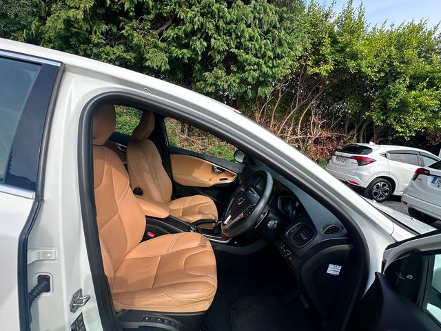 Image for 2019 Volvo V40 