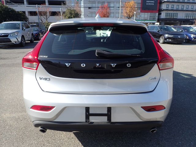 Image for 2016 Volvo V40 2.0 D4 SE LUXURY PLUS DIESEL AUTOMATIC // MASSIVE SPEC // FULL HEATED LEATHER // REVERSING CAMERA // CRUISE CONTROL // LANE ASSIST // COLLISION WARNING SYSTEM // UPGRADED SPORT ALLOYS