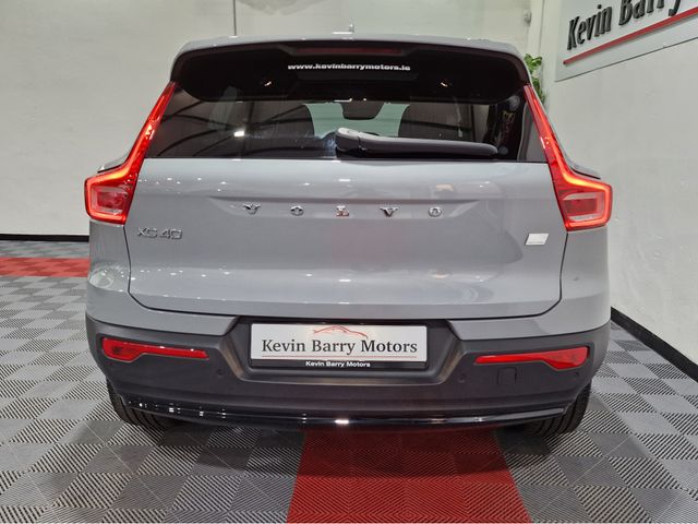 Image for 2023 Volvo XC40 T5 RECHARGE ULTIMATE DARK (PAN ROOF) AUTOMATIC **ONE OWNER / APPLE CARPLAY / BLIND SPOT ASSIST / ELECTRIC SUNROOF / HARMAN KARDON SOUND / HEATED FRONT & REAR SEATS / 360 DEGREE PARKING CAMERA**