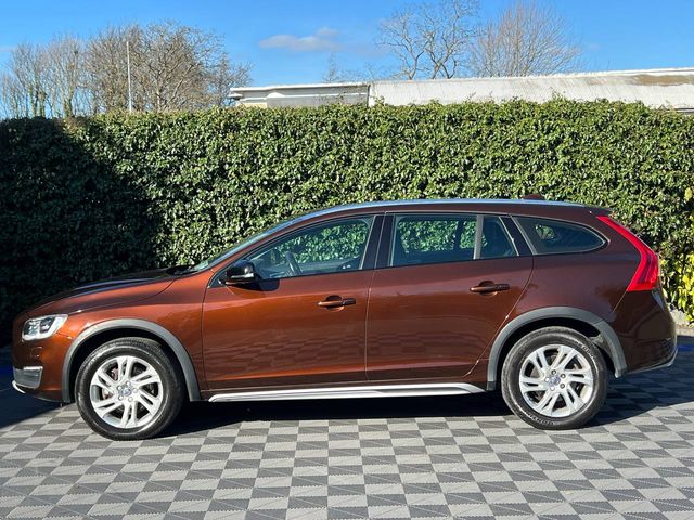 Image for 2016 Volvo V60 D4 CROSS COUNTRY 2.0 D // LEATHER POWERED & HEATED SEATS // REVERSE CAMERA // DIGITAL CLUSTER