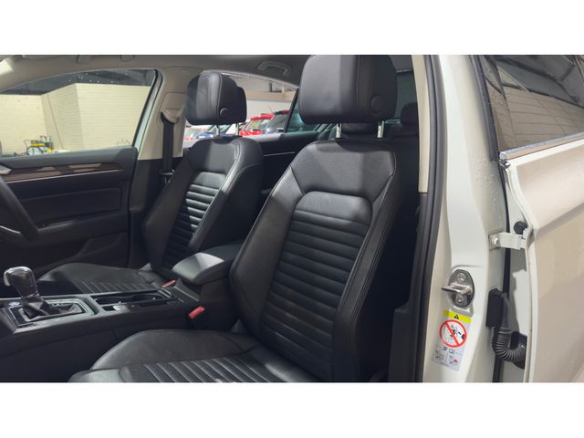 Image for 2019 Volkswagen Passat 2.0 TDI R-Line HIGHLINE HUGH SPEC!