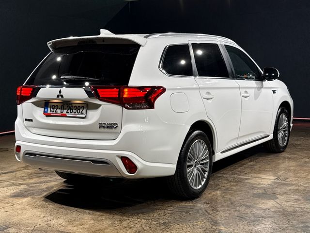 Image for 2019 Mitsubishi Outlander 2.4 AUTOMATIC HYBRID - ALLOY WHEELS - ELECTRIC SEATS - HEATED SEATS - HEATED STEERING WHEEL - HEATING / AC CONTROLS - REVERSE CAMERA - MULTI FUNCTION STEERING WHEEL - CRUISE CONTROL 