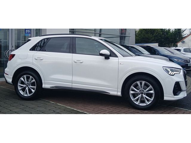 Image for 2022 Audi Q3 S Tronic S line 35 TDI 150HP **LEATHER INTERIOR, HEATED FRONT SEATS, REAR VIEW CAMERA**