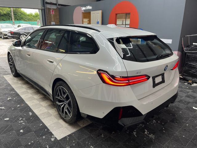Image for 2025 BMW i5 2025 BMW I5 EDRIVE40 TOURING AUTOMATIC / CRUISE CONTROL / 360 CAMERA / ELECTRIC MEMORY & HEATED SEATS / AMBIENT LIGHTS / APPLE CARPLAY AND MORE